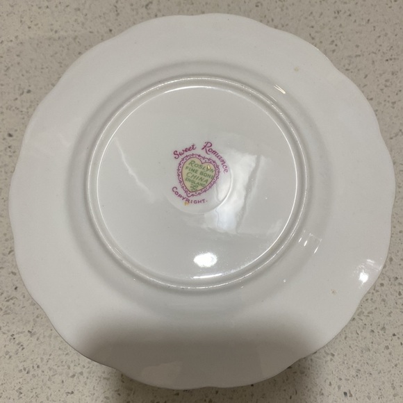 Rare Find Sweet Romance Roslyn Bone China - Picture 7 of 9
